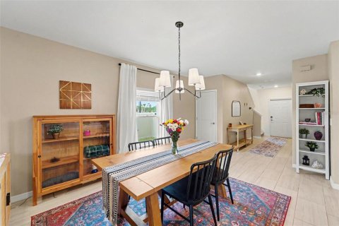 Casa en venta en Land O' Lakes, Florida, 6 dormitorios, 239.69 m2 № 2384190 - foto 7
