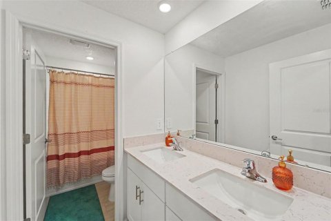 Casa en venta en Land O' Lakes, Florida, 6 dormitorios, 239.69 m2 № 2384190 - foto 29