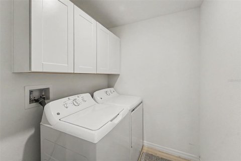 Casa en venta en Land O' Lakes, Florida, 6 dormitorios, 239.69 m2 № 2384190 - foto 30