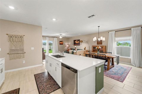 Casa en venta en Land O' Lakes, Florida, 6 dormitorios, 239.69 m2 № 2384190 - foto 9