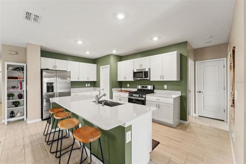 Casa en venta en Land O' Lakes, Florida, 6 dormitorios, 239.69 m2 № 2384190 - foto 12
