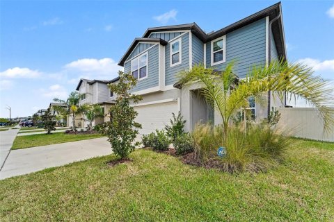 Casa en venta en Land O' Lakes, Florida, 6 dormitorios, 239.69 m2 № 2384190 - foto 3