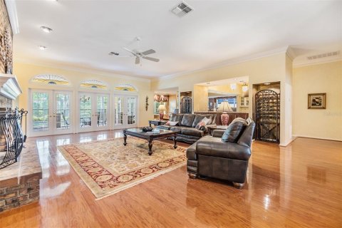 House in Tarpon Springs, Florida 3 bedrooms, 426.05 sq.m. № 1681697 - photo 10