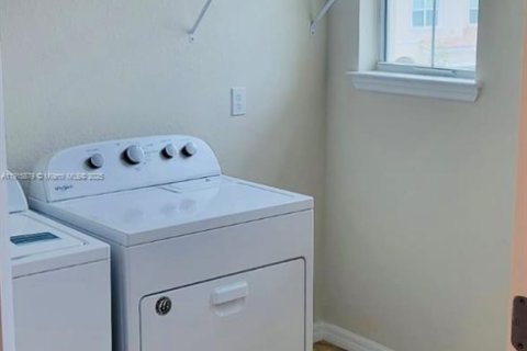 Купить таунхаус в Холливуд, Флорида 3 спальни, 164.99м2, № 1971704 - фото 11