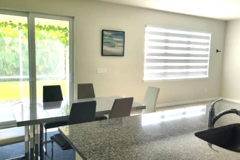 Купить таунхаус в Холливуд, Флорида 3 спальни, 164.99м2, № 1971704 - фото 14