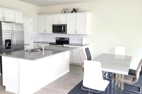 Купить таунхаус в Холливуд, Флорида 3 спальни, 164.99м2, № 1971704 - фото 10