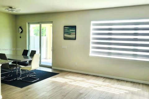 Купить таунхаус в Холливуд, Флорида 3 спальни, 164.99м2, № 1971704 - фото 13