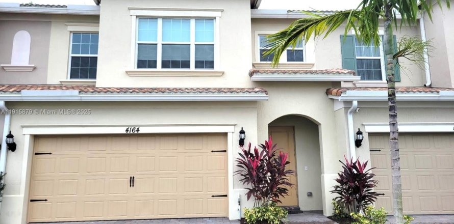 Таунхаус в Холливуд, Флорида 3 спальни, 164.99м2 № 1971704