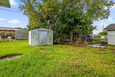 House in Sanford, Florida 3 bedrooms, 88.26 sq.m. № 1903536 - photo 23