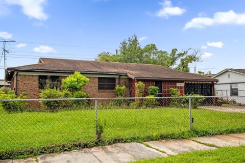 House in Sanford, Florida 3 bedrooms, 88.26 sq.m. № 1903536 - photo 2