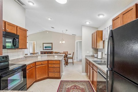 House in The Villages, Florida 2 bedrooms, 114.36 sq.m. № 2393775 - photo 15