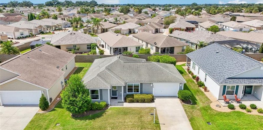 House in The Villages, Florida 2 bedrooms, 114.36 sq.m. № 2393775
