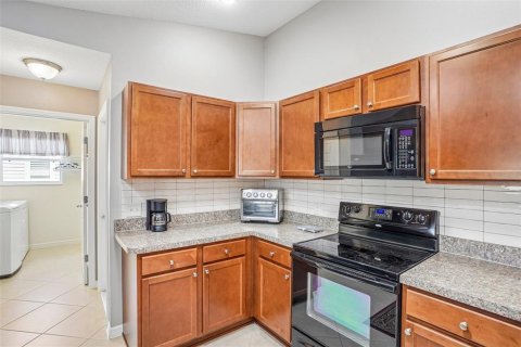 House in The Villages, Florida 2 bedrooms, 114.36 sq.m. № 2393775 - photo 16