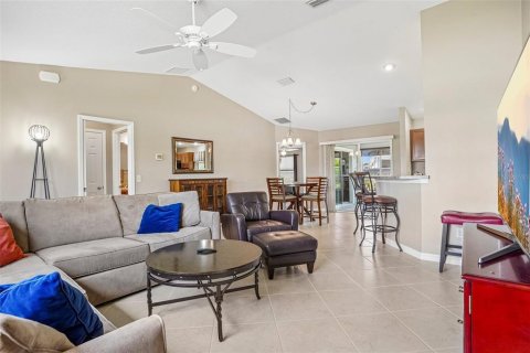 House in The Villages, Florida 2 bedrooms, 114.36 sq.m. № 2393775 - photo 9