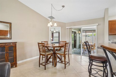 House in The Villages, Florida 2 bedrooms, 114.36 sq.m. № 2393775 - photo 12