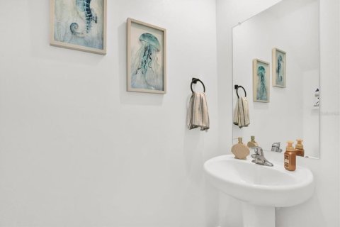 Купить виллу или дом в Зеферхиллс-Норт, Флорида 8 комнат, 173.73м2, № 1904968 - фото 9