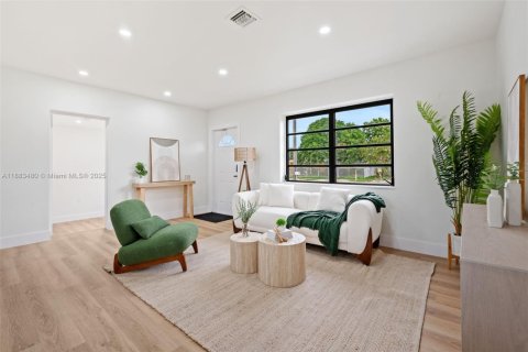 Villa ou maison à vendre à Miami, Floride: 3 chambres, 96.06 m2 № 1930667 - photo 5