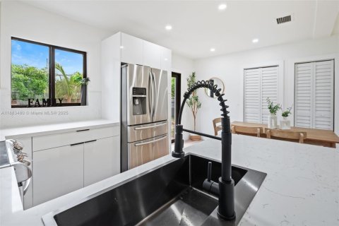 Villa ou maison à vendre à Miami, Floride: 3 chambres, 96.06 m2 № 1930667 - photo 7