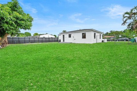 Villa ou maison à vendre à Miami, Floride: 3 chambres, 96.06 m2 № 1930667 - photo 10