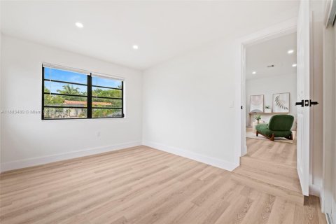 Villa ou maison à vendre à Miami, Floride: 3 chambres, 96.06 m2 № 1930667 - photo 12