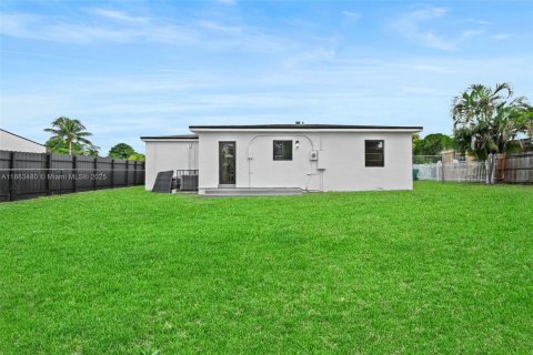 Villa ou maison à vendre à Miami, Floride: 3 chambres, 96.06 m2 № 1930667 - photo 11