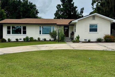 Villa ou maison à louer à Winter Haven, Floride: 3 chambres, 191.38 m2 № 2430391 - photo 2