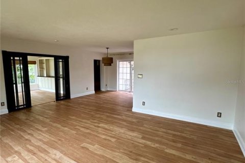 Villa ou maison à louer à Winter Haven, Floride: 3 chambres, 191.38 m2 № 2430391 - photo 3