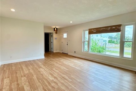 Villa ou maison à louer à Winter Haven, Floride: 3 chambres, 191.38 m2 № 2430391 - photo 4