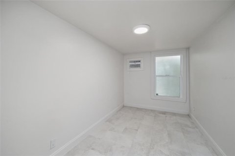 Immobilier commercial à vendre à Tampa, Floride: 185.8 m2 № 2204259 - photo 9