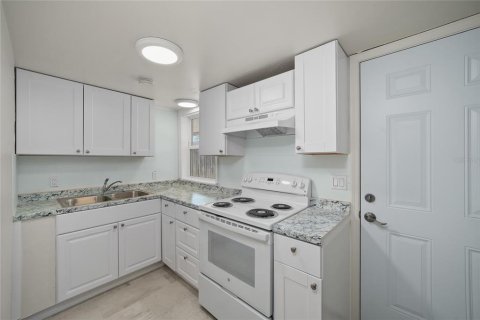Immobilier commercial à vendre à Tampa, Floride: 185.8 m2 № 2204259 - photo 2