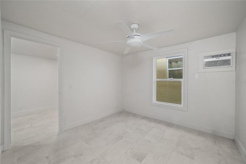 Immobilier commercial à vendre à Tampa, Floride: 185.8 m2 № 2204259 - photo 13