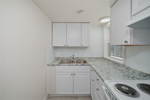 Immobilier commercial à vendre à Tampa, Floride: 185.8 m2 № 2204259 - photo 6