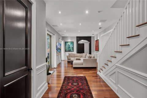 Villa ou maison à vendre à Coral Gables, Floride: 4 chambres, 381.92 m2 № 1963531 - photo 4