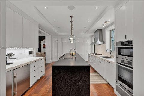 Villa ou maison à vendre à Coral Gables, Floride: 4 chambres, 381.92 m2 № 1963531 - photo 15