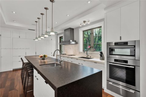 Villa ou maison à vendre à Coral Gables, Floride: 4 chambres, 381.92 m2 № 1963531 - photo 13