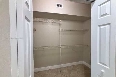 Condominio en alquiler en Sunrise, Florida, 2 dormitorios, 96.06 m2 № 1956366 - foto 11