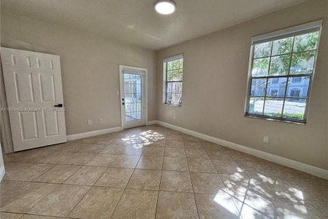 Condominio en alquiler en Sunrise, Florida, 2 dormitorios, 96.06 m2 № 1956366 - foto 9