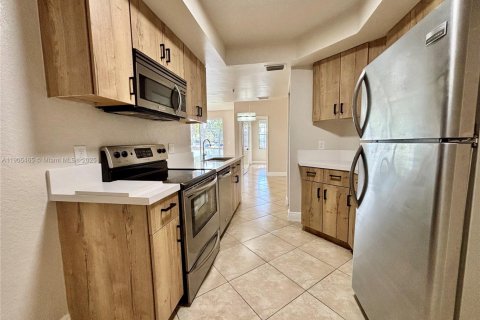 Condominio en alquiler en Sunrise, Florida, 2 dormitorios, 96.06 m2 № 1956366 - foto 2