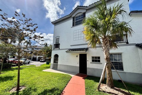 Condominio en alquiler en Sunrise, Florida, 2 dormitorios, 96.06 m2 № 1956366 - foto 1