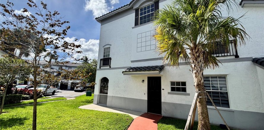 Condominio en Sunrise, Florida, 2 dormitorios  № 1956366