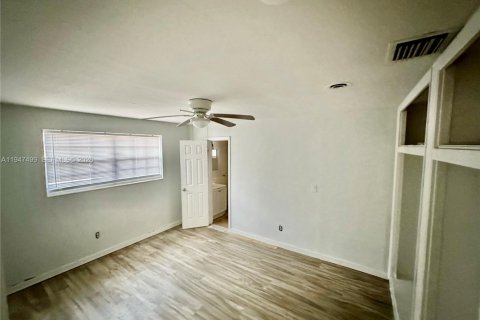 Villa ou maison à vendre à Miami Gardens, Floride: 3 chambres № 2011984 - photo 3