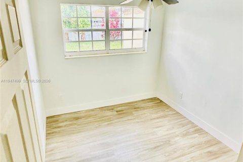 Villa ou maison à vendre à Miami Gardens, Floride: 3 chambres № 2011984 - photo 5