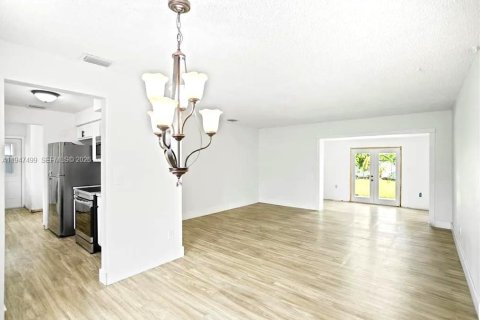 Villa ou maison à vendre à Miami Gardens, Floride: 3 chambres № 2011984 - photo 2