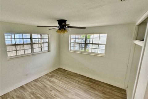 Villa ou maison à vendre à Miami Gardens, Floride: 3 chambres № 2011984 - photo 4