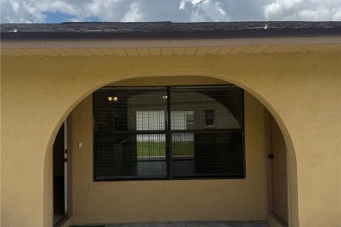 Appartement à louer à Kissimmee, Floride: 2 chambres, 103.4 m2 № 2390854 - photo 3