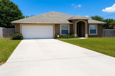 House in Poinciana, Florida 3 bedrooms, 161.28 sq.m. № 2224839