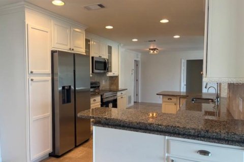 House in Treasure Island, Florida 4 bedrooms, 221.11 sq.m. № 2101719 - photo 26