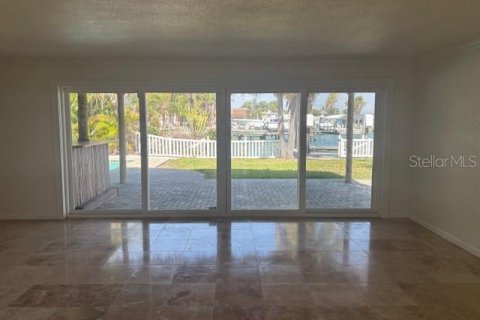 House in Treasure Island, Florida 4 bedrooms, 221.11 sq.m. № 2101719 - photo 29