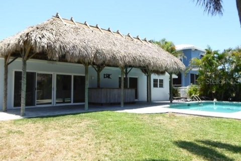 House in Treasure Island, Florida 4 bedrooms, 221.11 sq.m. № 2101719 - photo 9