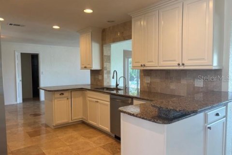 House in Treasure Island, Florida 4 bedrooms, 221.11 sq.m. № 2101719 - photo 27